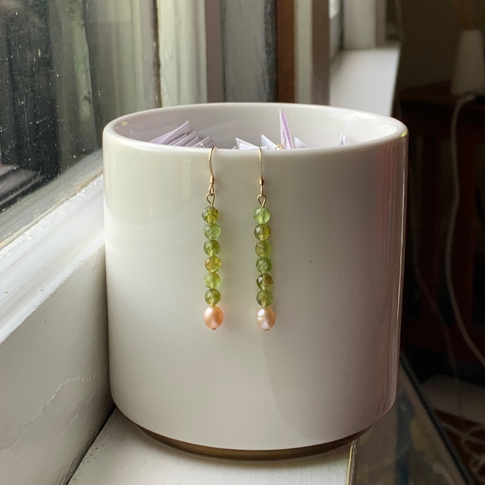 Peridot & Pearl gold drop earrings